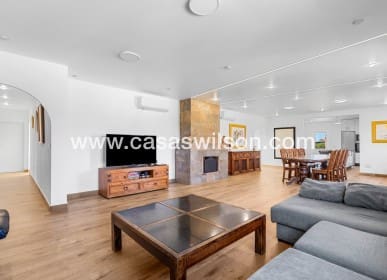 6 bedroom Villa for sale in Los Montesinos with pool - € 779,000 (Ref: 9818735)