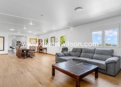 6 bedroom Villa for sale in Los Montesinos with pool - € 779,000 (Ref: 9818735)