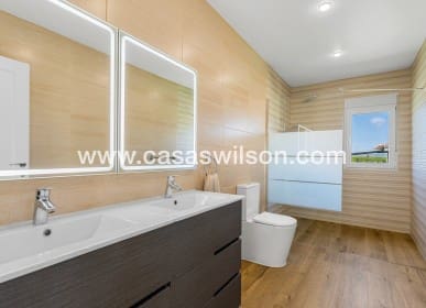 6 bedroom Villa for sale in Los Montesinos with pool - € 779,000 (Ref: 9818735)