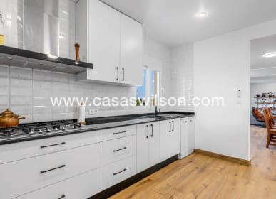 6 bedroom Villa for sale in Los Montesinos with pool - € 779,000 (Ref: 9818735)