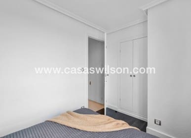 3 makuuhuone Huoneisto myytävänä paikassa Orihuela Costa mukana uima-altaan - 269 000 € (Ref: 9818737)