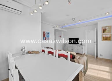 3 makuuhuone Huoneisto myytävänä paikassa Orihuela Costa mukana uima-altaan - 269 000 € (Ref: 9818737)