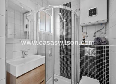 3 makuuhuone Huoneisto myytävänä paikassa Orihuela Costa mukana uima-altaan - 269 000 € (Ref: 9818737)