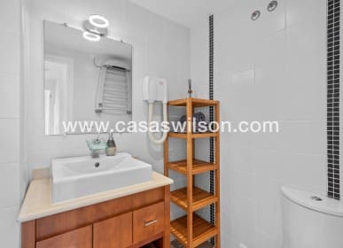 3 makuuhuone Huoneisto myytävänä paikassa Orihuela Costa mukana uima-altaan - 269 000 € (Ref: 9818737)