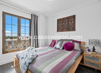 3 makuuhuone Huoneisto myytävänä paikassa Orihuela Costa mukana uima-altaan - 269 000 € (Ref: 9818737)