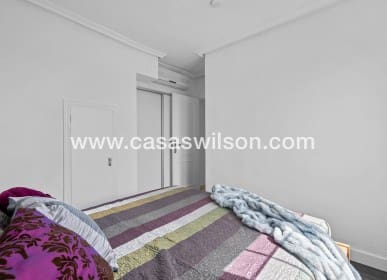 3 makuuhuone Huoneisto myytävänä paikassa Orihuela Costa mukana uima-altaan - 269 000 € (Ref: 9818737)