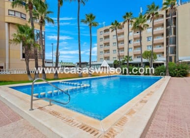 3 makuuhuone Huoneisto myytävänä paikassa Orihuela Costa mukana uima-altaan - 269 000 € (Ref: 9818737)