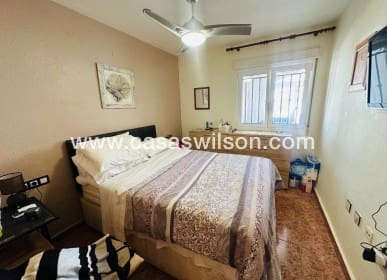 2 soveværelse Lejlighed til salg i Orihuela med swimmingpool - € 140.000 (Ref: 9818738)