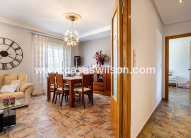 Chalet de 5 habitaciones en La Hoya en venta con piscina - 510.000 € (Ref: 9830369)