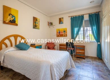 Chalet de 5 habitaciones en La Hoya en venta con piscina - 510.000 € (Ref: 9830369)