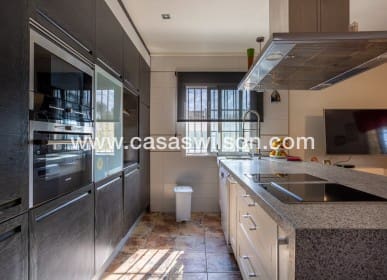Chalet de 5 habitaciones en La Hoya en venta con piscina - 510.000 € (Ref: 9830369)
