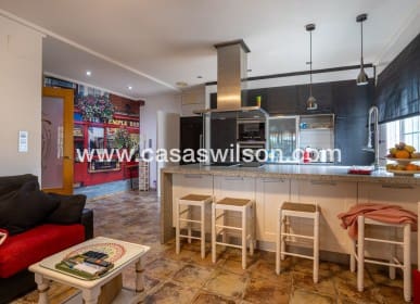 Chalet de 5 habitaciones en La Hoya en venta con piscina - 510.000 € (Ref: 9830369)