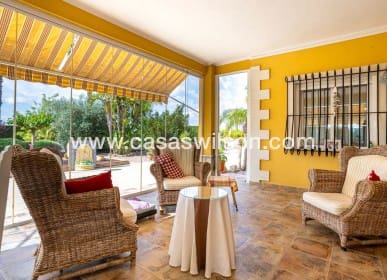 Chalet de 5 habitaciones en La Hoya en venta con piscina - 510.000 € (Ref: 9830369)