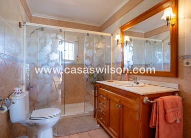 Chalet de 5 habitaciones en La Hoya en venta con piscina - 510.000 € (Ref: 9830369)