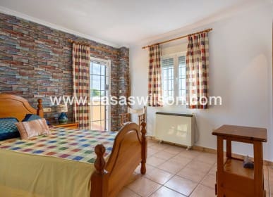 Chalet de 5 habitaciones en La Hoya en venta con piscina - 510.000 € (Ref: 9830369)