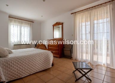 Chalet de 5 habitaciones en La Hoya en venta con piscina - 510.000 € (Ref: 9830369)