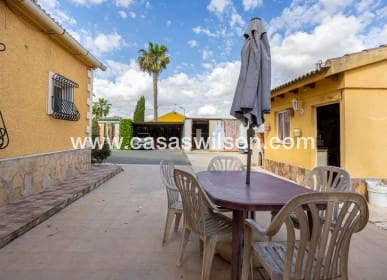 Chalet de 5 habitaciones en La Hoya en venta con piscina - 510.000 € (Ref: 9830369)