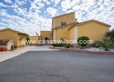 Chalet de 5 habitaciones en La Hoya en venta con piscina - 510.000 € (Ref: 9830369)