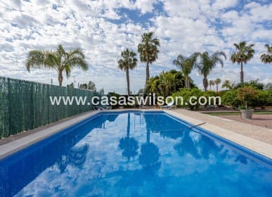 Chalet de 5 habitaciones en La Hoya en venta con piscina - 510.000 € (Ref: 9830369)