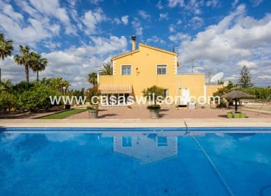 Chalet de 5 habitaciones en La Hoya en venta con piscina - 510.000 € (Ref: 9830369)