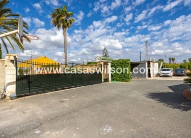 Chalet de 5 habitaciones en La Hoya en venta con piscina - 510.000 € (Ref: 9830369)