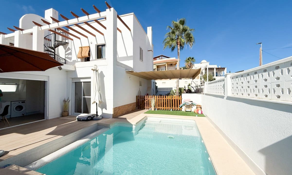 4 soveværelse Byhus til salg i Aguilas med swimmingpool garage - € 373.000 (Ref: 9207997)