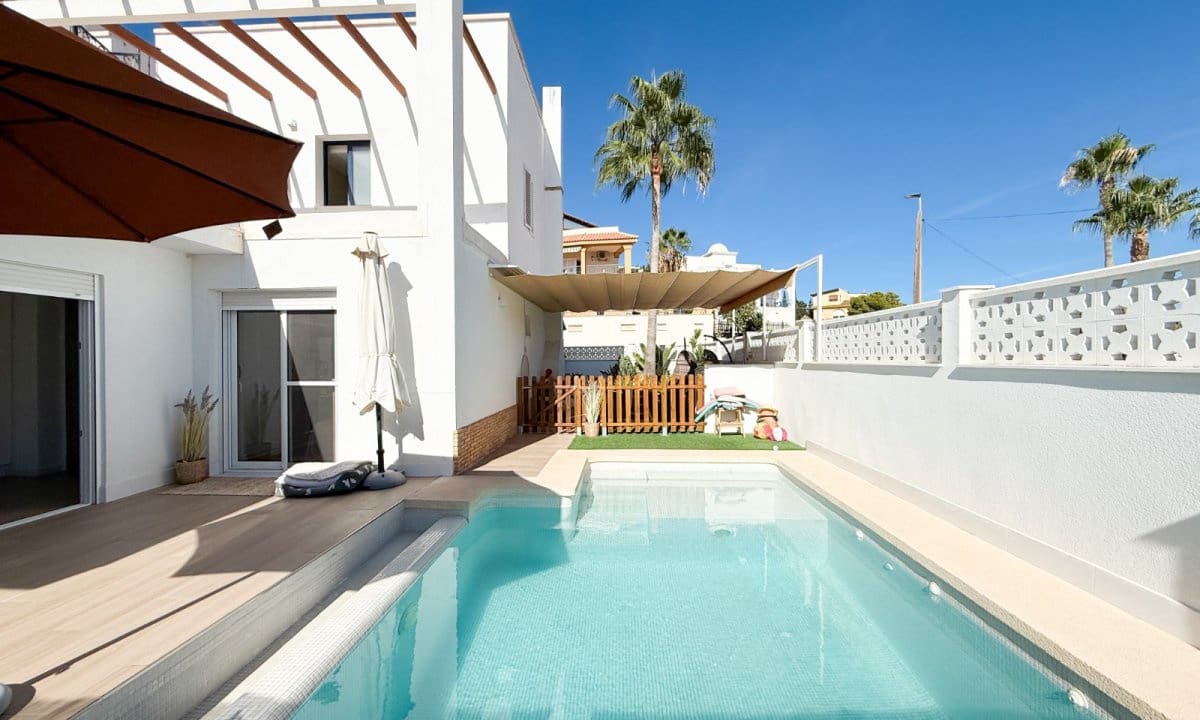 4 soveværelse Byhus til salg i Aguilas med swimmingpool garage - € 373.000 (Ref: 9207997)