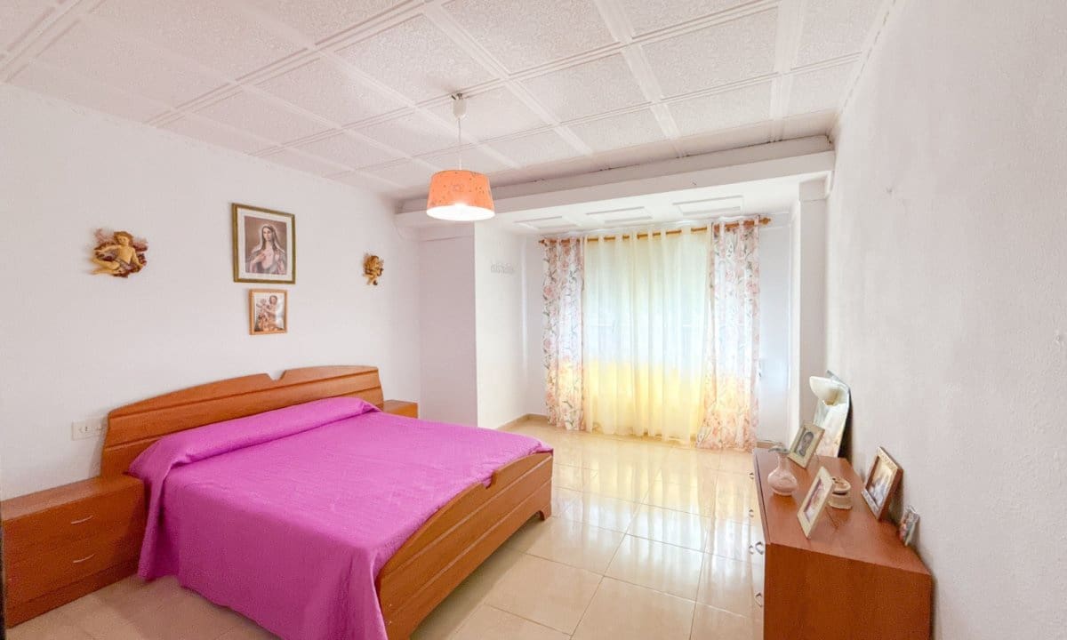 4 bedroom Flat for sale in Aguilas - € 120,000 (Ref: 9436605)