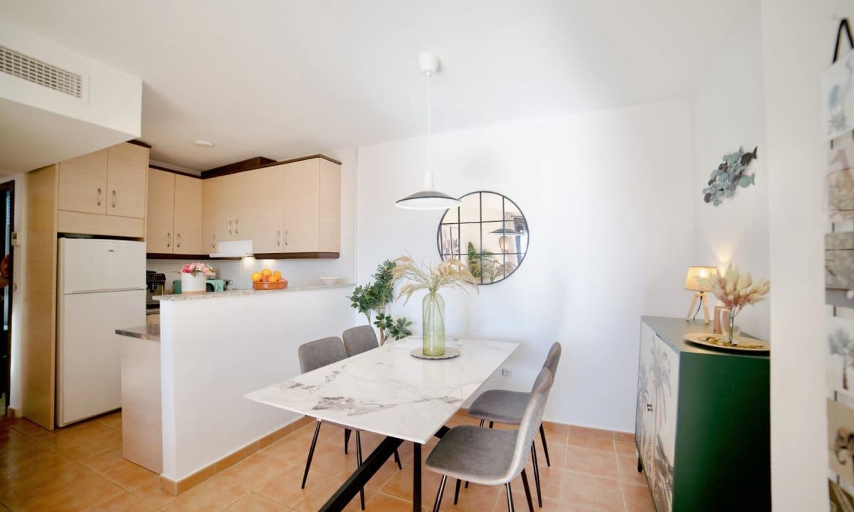 2 makuuhuone Huoneisto myytävänä paikassa Los Collados mukana uima-altaan - 132 500 € (Ref: 9581370)