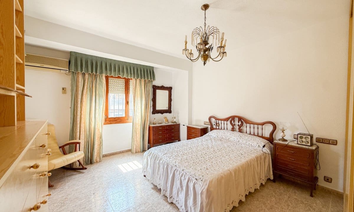 Chalet de 4 habitaciones en Aguilas en venta con garaje - 360.000 € (Ref: 9734214)