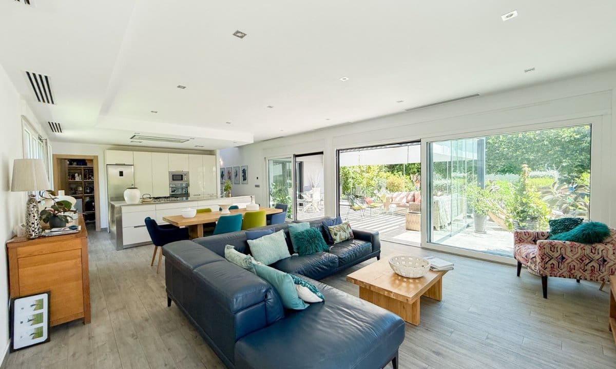 4 bedroom Villa for sale in Aguilas with garage - € 695,000 (Ref: 9838774)