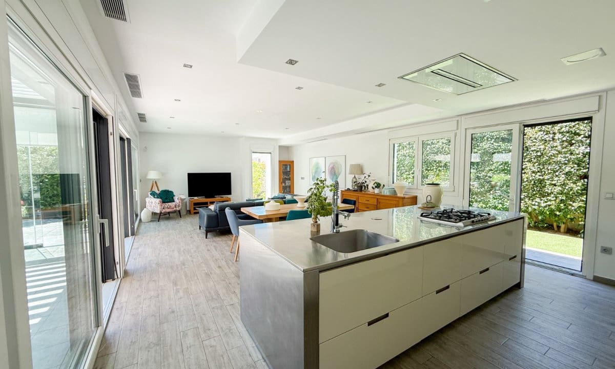 4 bedroom Villa for sale in Aguilas with garage - € 695,000 (Ref: 9838774)