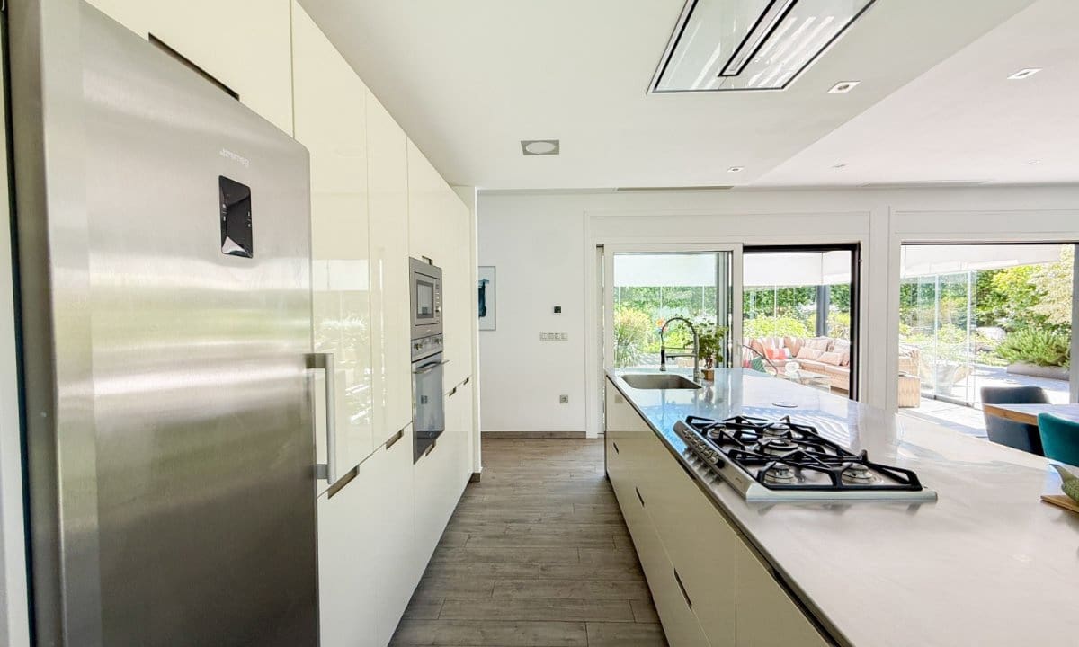 4 bedroom Villa for sale in Aguilas with garage - € 695,000 (Ref: 9838774)