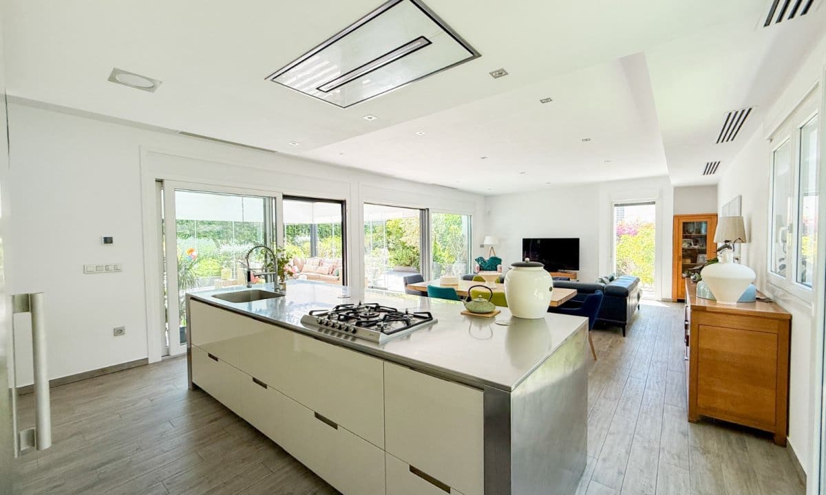 4 bedroom Villa for sale in Aguilas with garage - € 695,000 (Ref: 9838774)