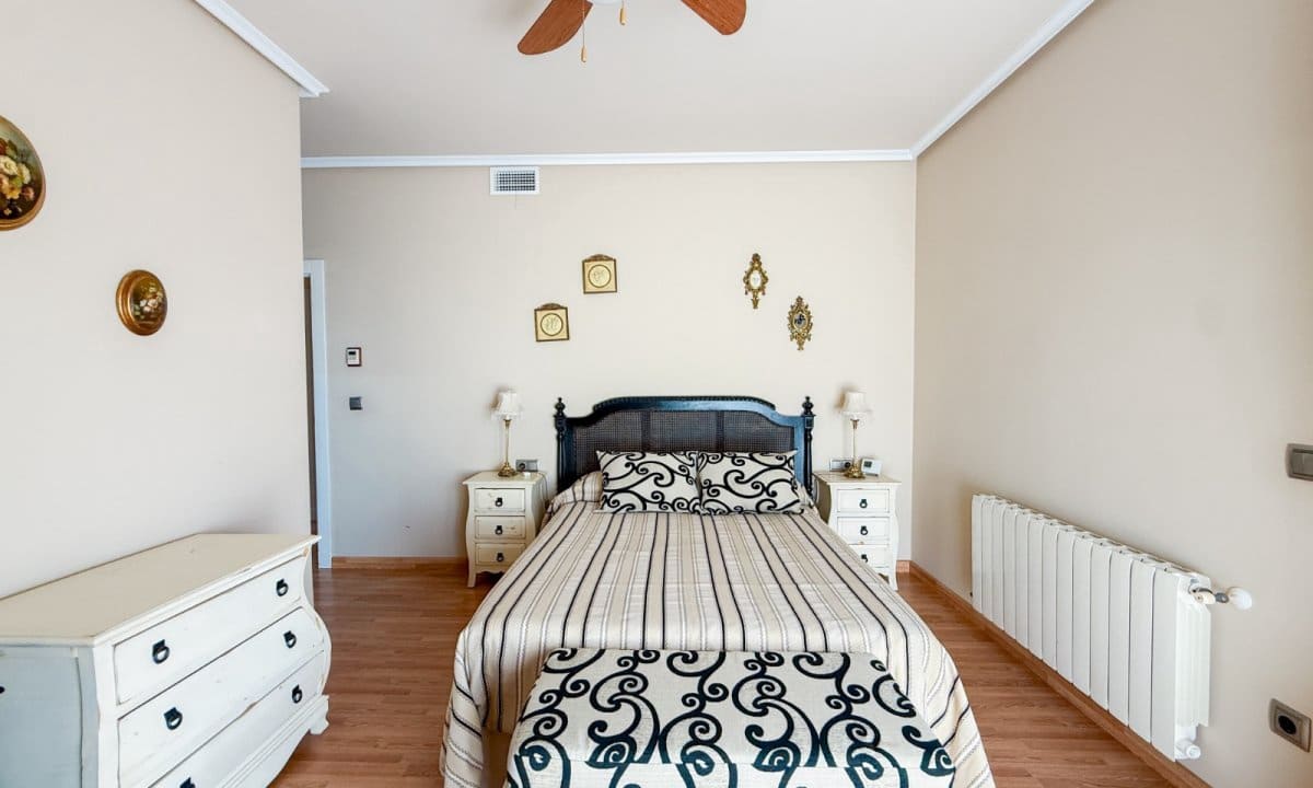 3 sypialnia Apartament na sprzedaż w Calarreona z basenem garażem - 630 000 € (Ref: 9996488)