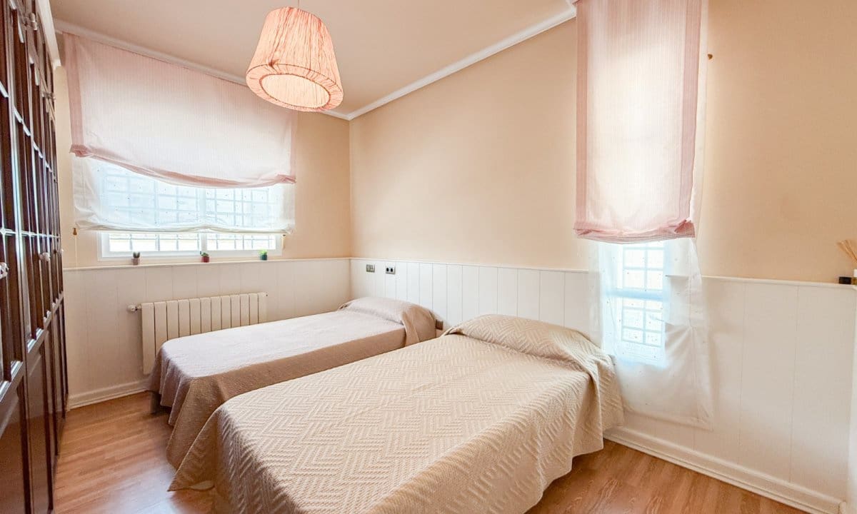 3 sypialnia Apartament na sprzedaż w Calarreona z basenem garażem - 630 000 € (Ref: 9996488)