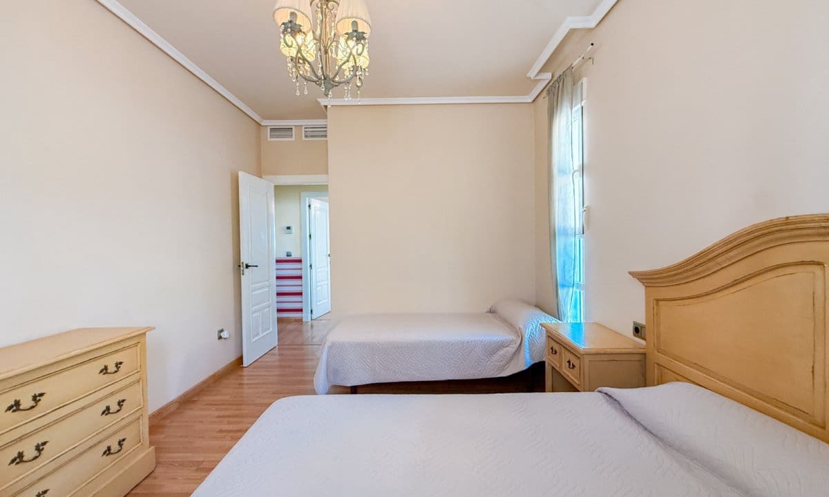 3 sypialnia Apartament na sprzedaż w Calarreona z basenem garażem - 630 000 € (Ref: 9996488)