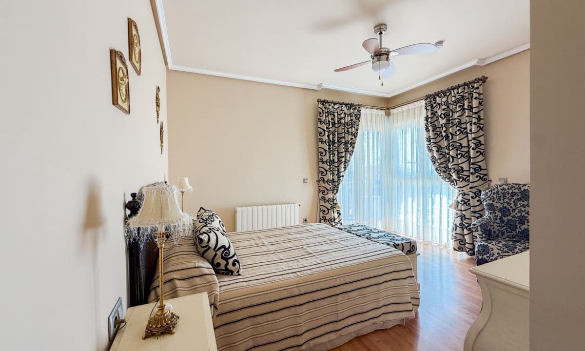 3 sypialnia Apartament na sprzedaż w Calarreona z basenem garażem - 630 000 € (Ref: 9996488)