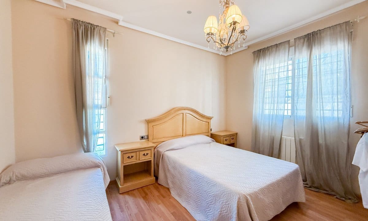 3 sypialnia Apartament na sprzedaż w Calarreona z basenem garażem - 630 000 € (Ref: 9996488)