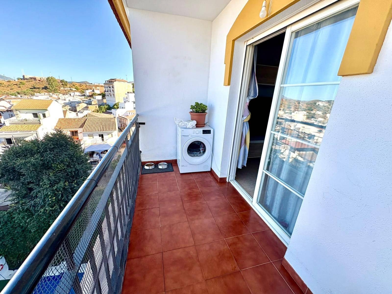 2 bedroom Flat for sale in Guaro with pool garage - € 169,590 (Ref: 10094688)