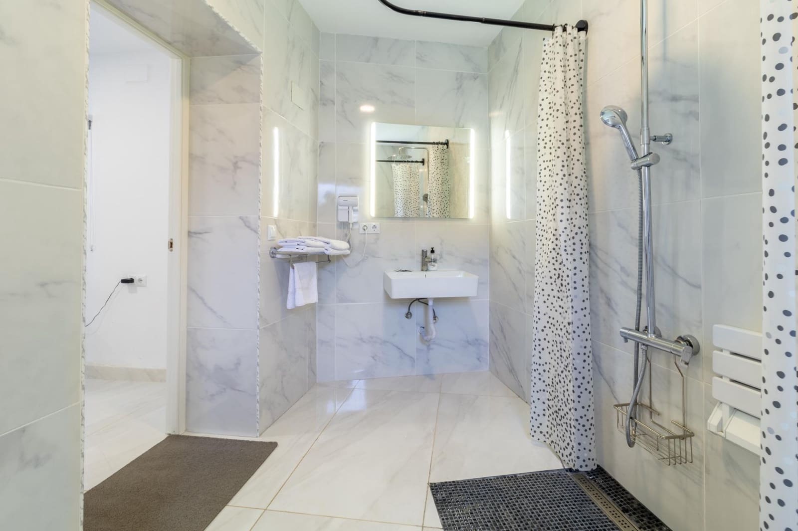 Hotel de 10 habitaciones en Fuengirola en venta con garaje - 1.698.653 € (Ref: 9369123)