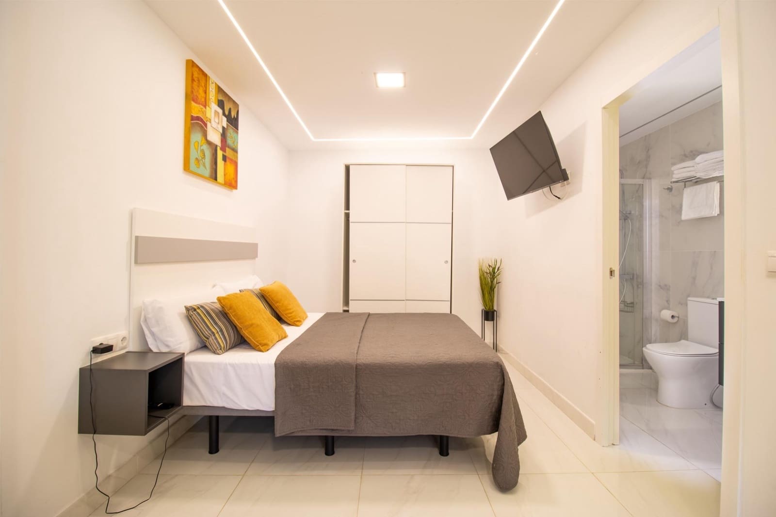 Hotel de 10 habitaciones en Fuengirola en venta con garaje - 1.698.653 € (Ref: 9369123)