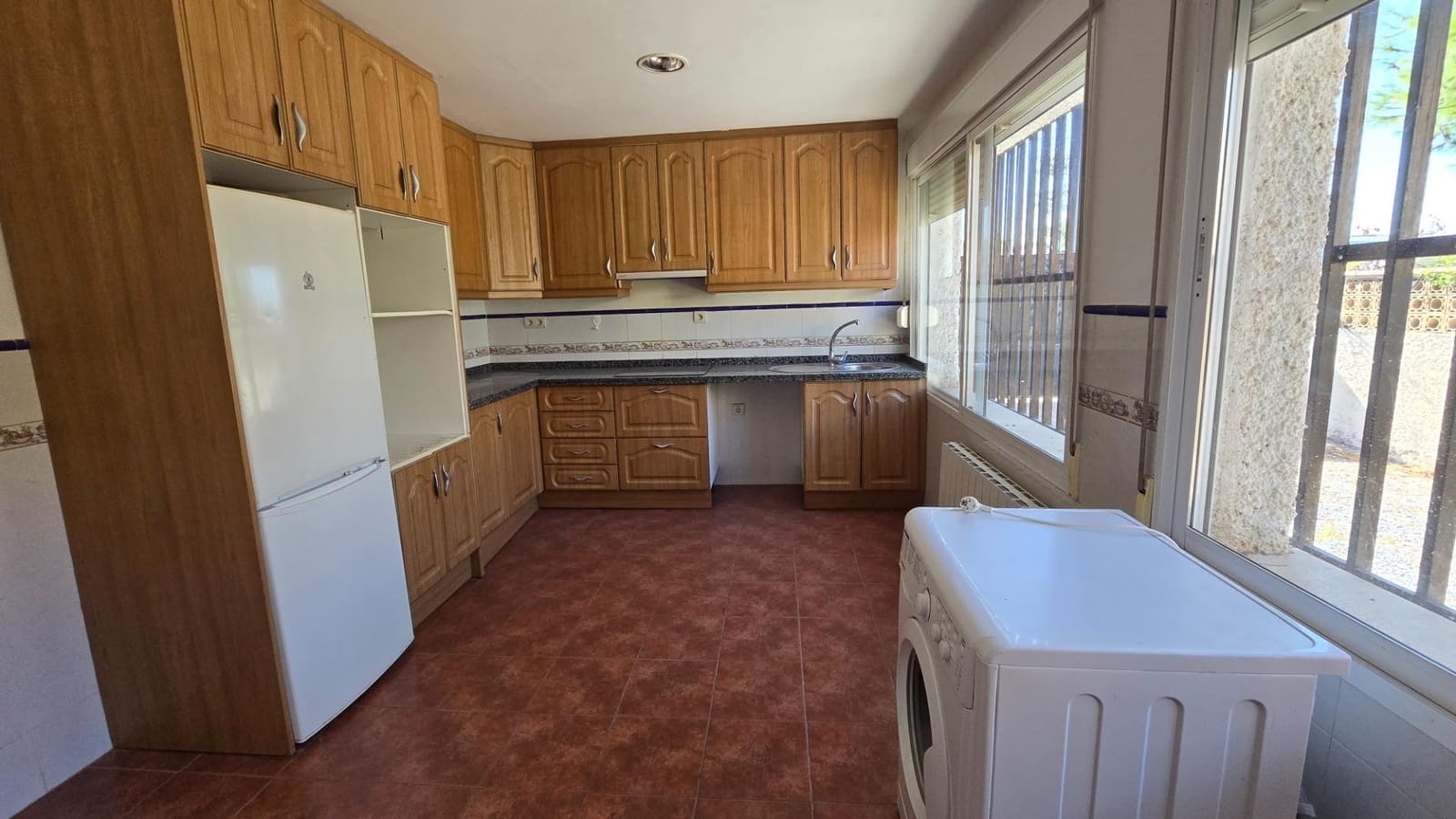 4 sypialnia Willa na sprzedaż w Miasto Grenada z basenem - 372 177 € (Ref: 9369127)