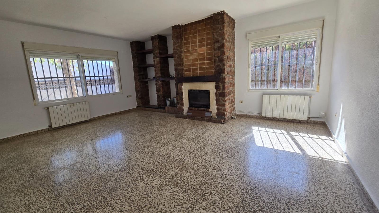 4 sypialnia Willa na sprzedaż w Miasto Grenada z basenem - 372 177 € (Ref: 9369127)