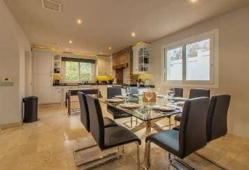 4 bedroom Villa for sale in Manilva with pool - € 1,299,500 (Ref: 9369128)