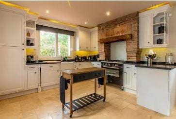 4 bedroom Villa for sale in Manilva with pool - € 1,299,500 (Ref: 9369128)