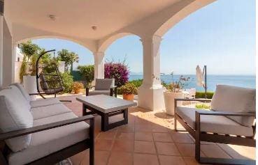 4 soveværelse Villa til salg i Manilva med swimmingpool - € 1.299.500 (Ref: 9369128)