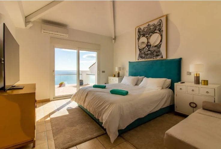 4 bedroom Villa for sale in Manilva with pool - € 1,299,500 (Ref: 9369128)