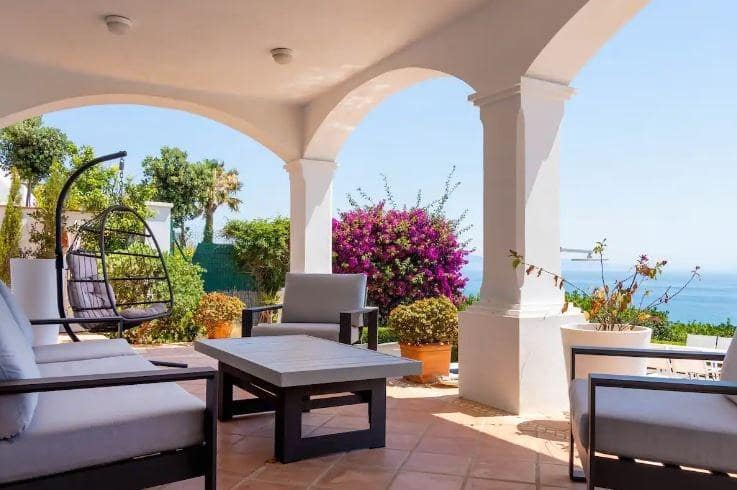 4 bedroom Villa for sale in Manilva with pool - € 1,299,500 (Ref: 9369128)