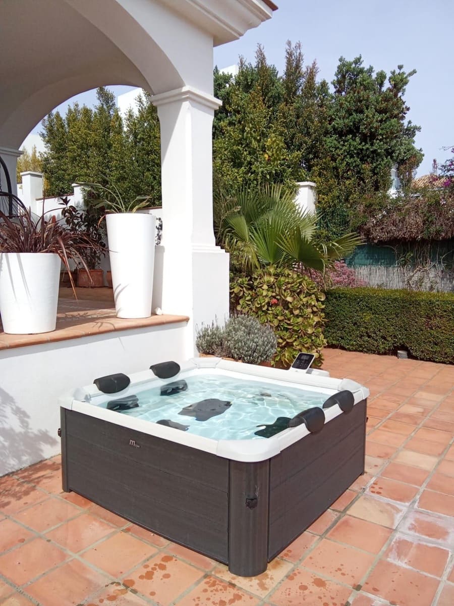 4 bedroom Villa for sale in Manilva with pool - € 1,299,500 (Ref: 9369128)